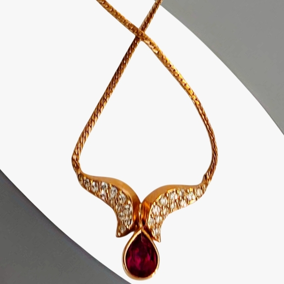 Elegant Gold Necklace with Purple Gemstone - Picture 3 of 7